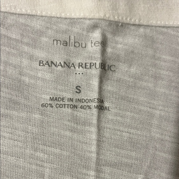 Banana Republic White Sleeveless V-Neck Top - Picture 2 of 8